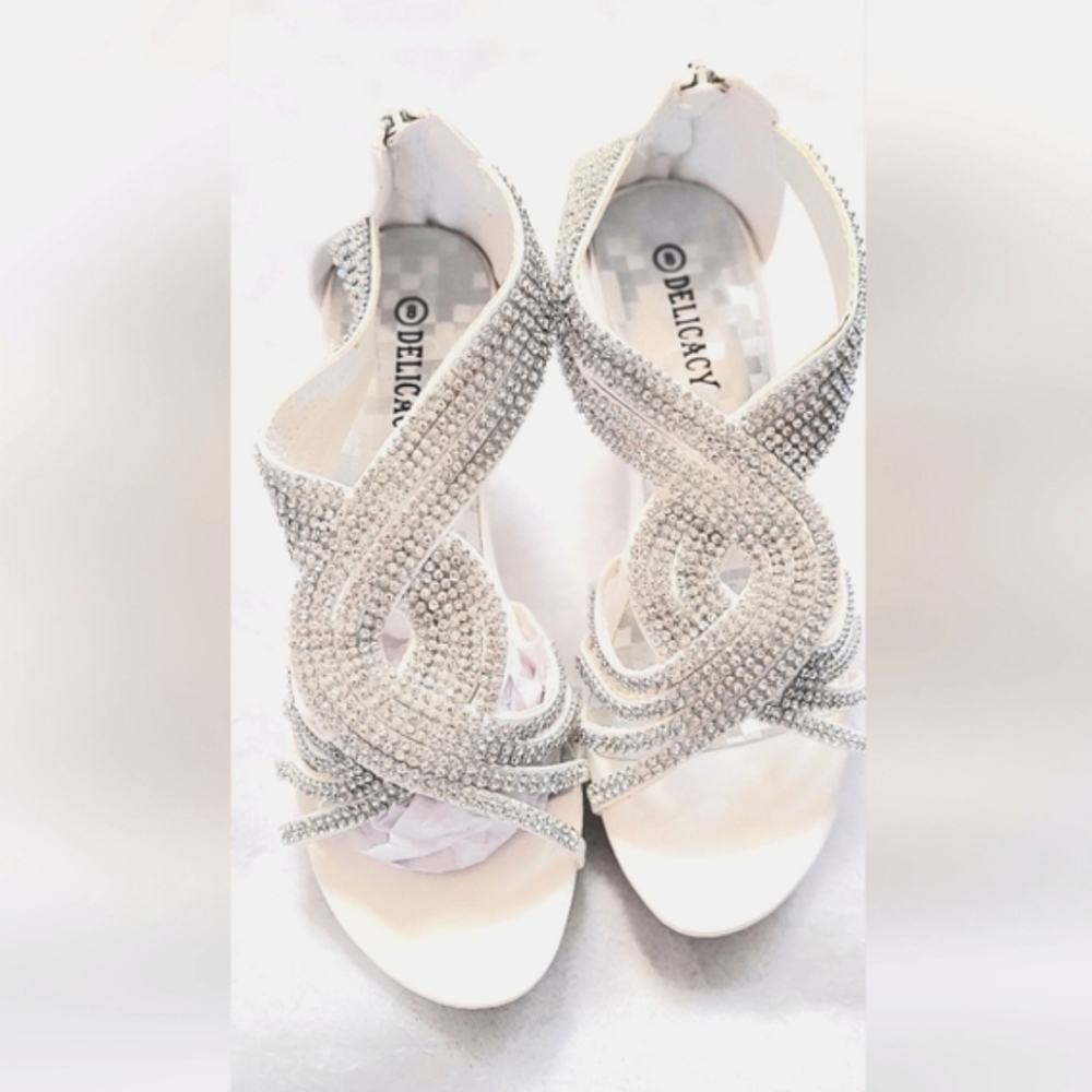 NWT! Fall Glam Rhinestone Olivia K White Dress Sandal Low Heel Wedding Shoe 8 - Picture 15 of 17